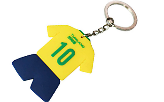 Κίνα Λαστιχένια μπρελόκ οπαδών ποδοσφαίρου της Βραζιλίας ανθεκτική αλυσίδα μετάλλων PVC 25mm/28mm εργοστάσιο